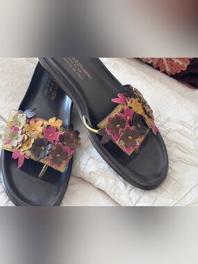 Donald J Pliner made in Italy Sandals leather flower cut outs toe slides Sz 8.5